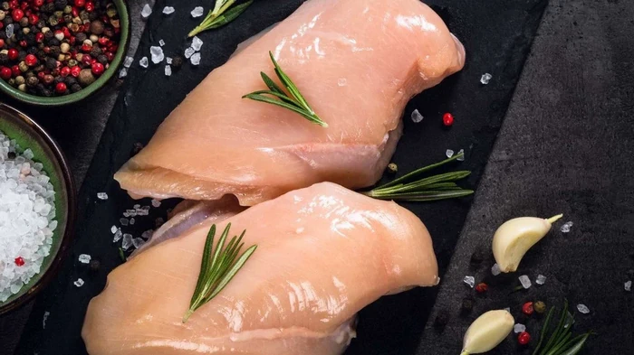 Wie lange man ein Hühnerfilet wirklich kochen muss, damit es zart und saftig wird: Die Geheimnisse der Köche