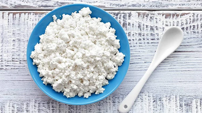 Wie man Hüttenkäse in 30 Minuten selbst herstellt – einfaches Rezept